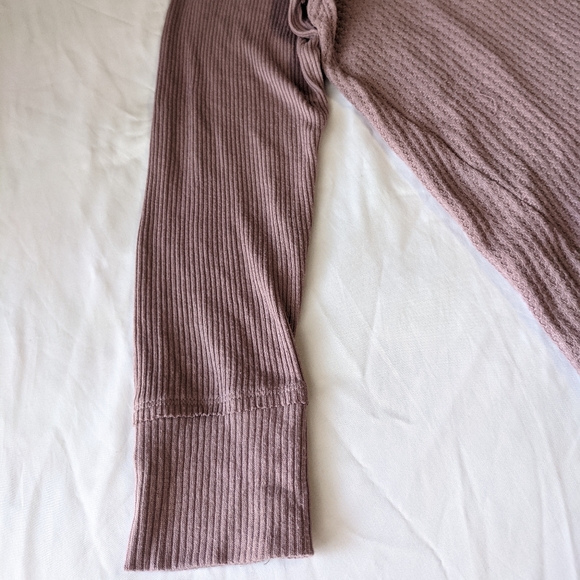 Chelsea and Theodore V neck Sweater Top Women's Large Mauve Color - Picture 5 of 9